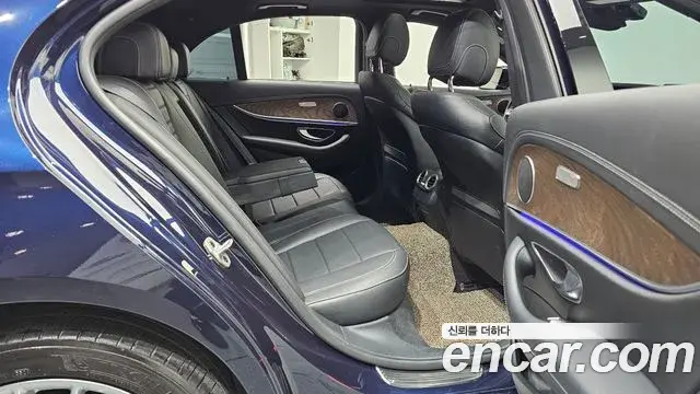 Mercedes-Benz E-Class 2021 — Фото 12/20