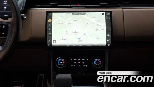 Land Rover Range Rover 2022 — Photo 30/40
