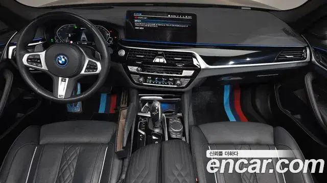 BMW 5 Series 2022 — Şəkil 21/32