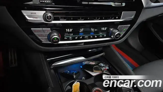 BMW 5 Series 2022 — Şəkil 16/32