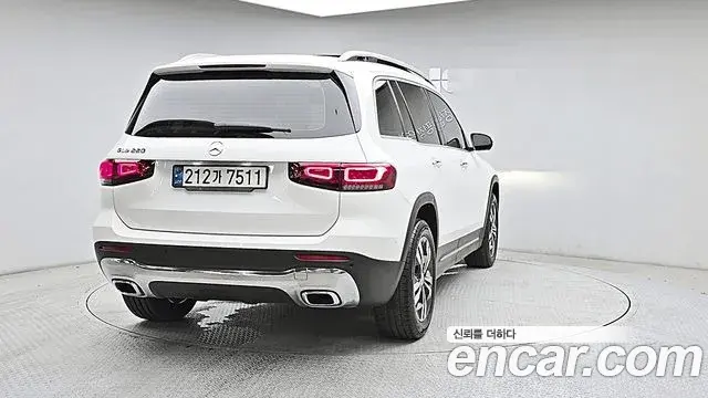 Mercedes-Benz GLB-Class 2021 — Şəkil 9/20