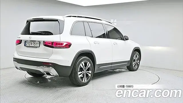 Mercedes-Benz GLB-Class 2021 — Şəkil 10/20