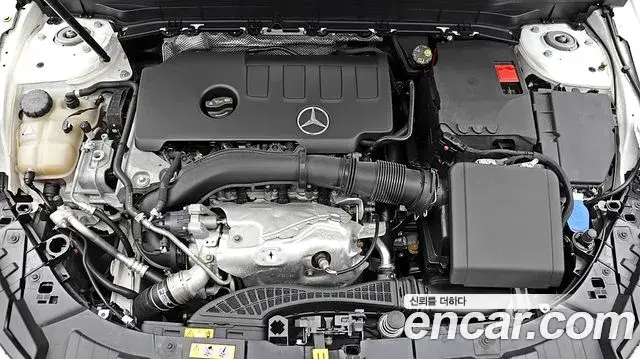 Mercedes-Benz GLB-Class 2021 — Şəkil 17/20
