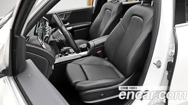 Mercedes-Benz GLB-Class 2021 — Şəkil 16/20