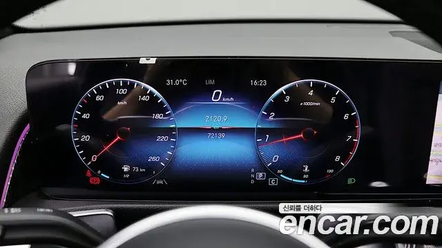 Mercedes-Benz GLB-Class 2021 — Şəkil 19/20