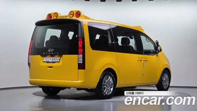 Hyundai Staria 2021 — ფოტო 4/34