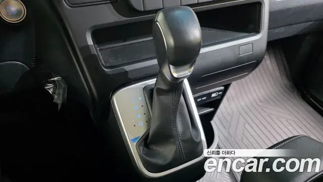 Hyundai Staria 2021 — ფოტო 8/34