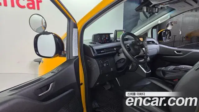 Hyundai Staria 2021 — ფოტო 3/34
