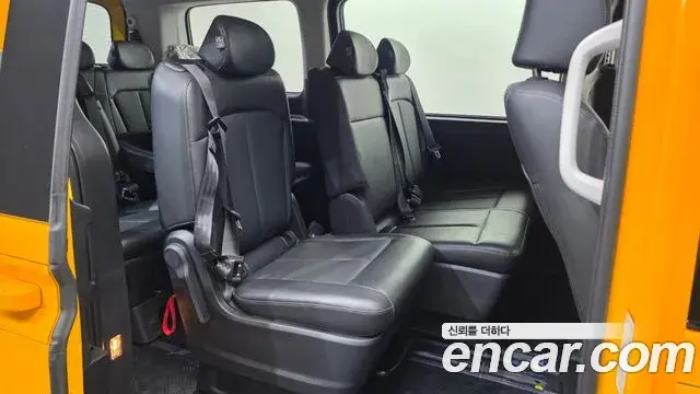 Hyundai Staria 2021 — ფოტო 33/34