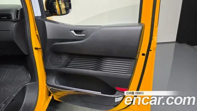 Hyundai Staria 2021 — ფოტო 1/34