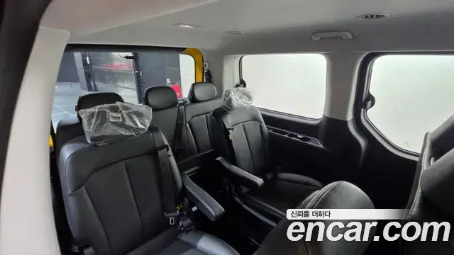 Hyundai Staria 2021 — ფოტო 16/34