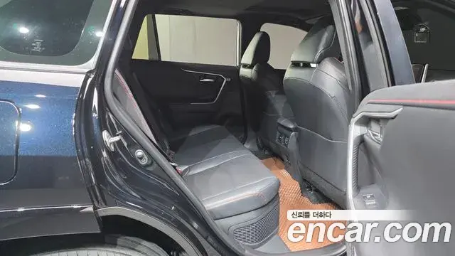 Toyota RAV4 2025 — Photo 8/32