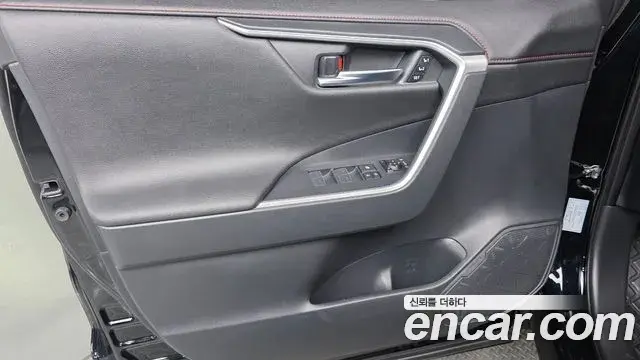 Toyota RAV4 2025 — Photo 16/32