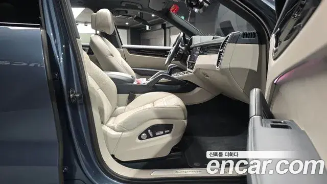 Porsche Cayenne 2020 — Şəkil 23/38