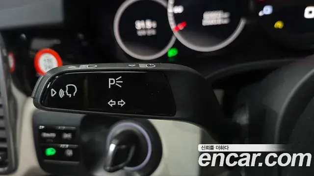 Porsche Cayenne 2020 — Şəkil 25/38