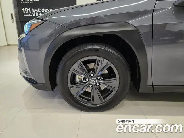 Lexus UX300h 2025 — Photo 3/15