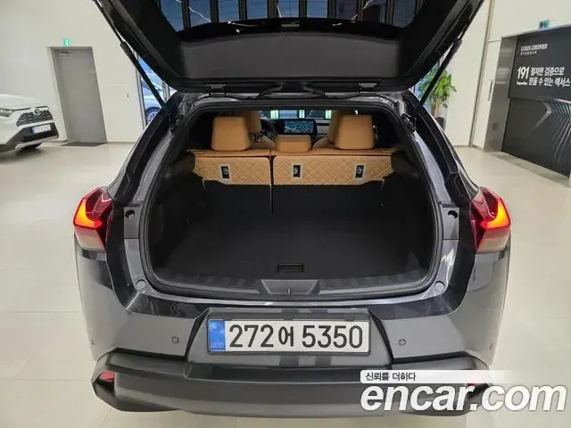 Lexus UX300h 2025 — Photo 13/15