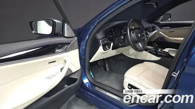 BMW 5 Series 2021 — Şəkil 29/35