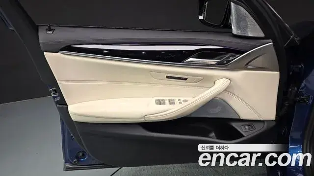 BMW 5 Series 2021 — Şəkil 28/35