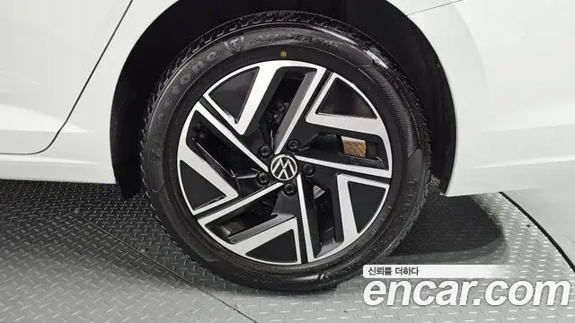 Volkswagen Jetta 2024 — Şəkil 8/30
