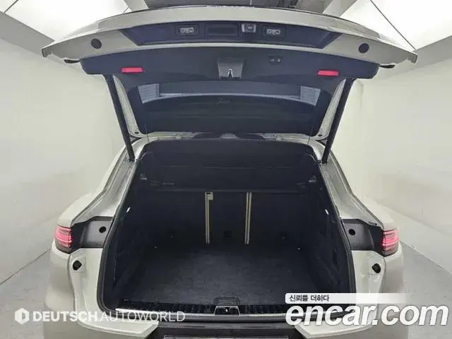 Porsche Cayenne 2020 — ფოტო 2/20
