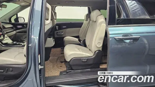 Kia Carnival 2021 — Фото 12/20