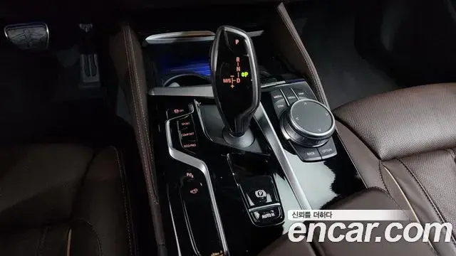 BMW 5 Series 2021 — Photo 8/20