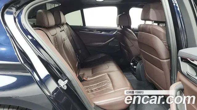 BMW 5 Series 2021 — Photo 11/20