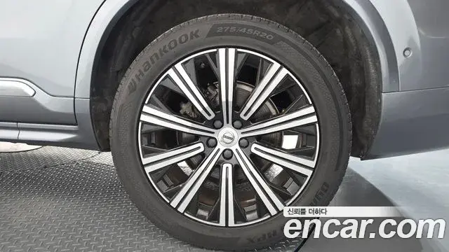 Volvo XC90 2020 — Photo 23/36