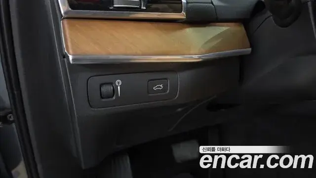 Volvo XC90 2020 — Photo 6/36