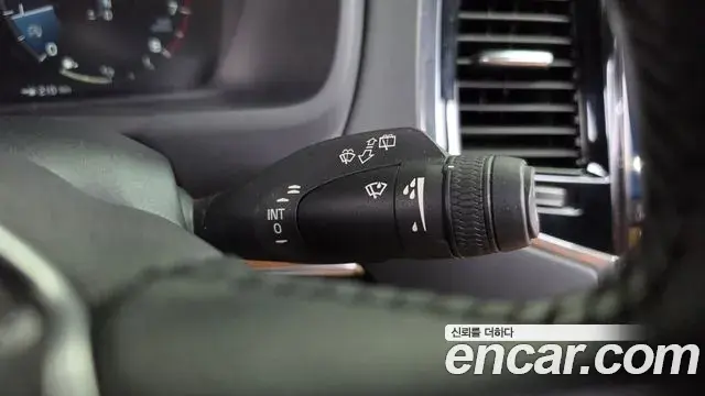 Volvo XC90 2020 — Photo 18/36