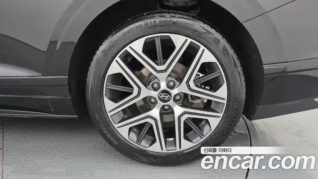 Hyundai Grandeur Hybrid 2023 — Photo 18/32
