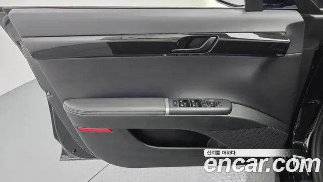 Hyundai Grandeur Hybrid 2023 — Photo 27/32