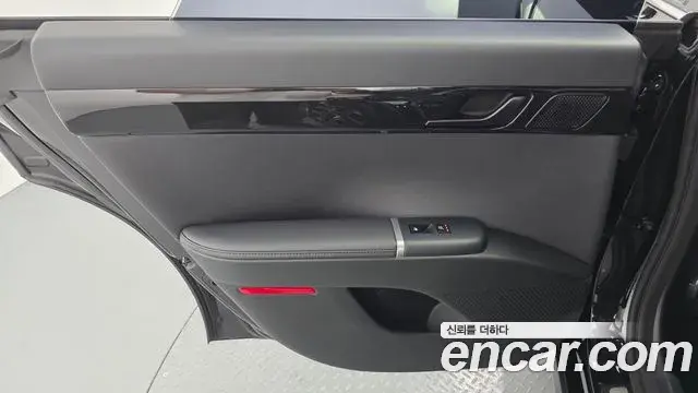 Hyundai Grandeur Hybrid 2023 — Photo 23/32