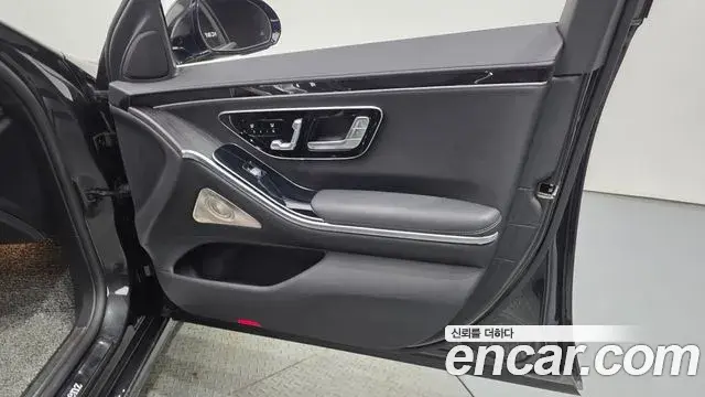 Mercedes-Benz S-Class 2021 — Photo 27/32