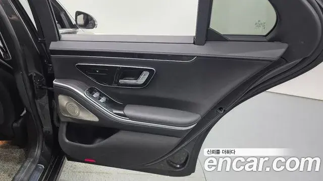 Mercedes-Benz S-Class 2021 — Photo 8/32