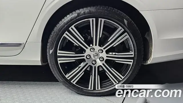 Volvo S90 2025 — ფოტო 18/37