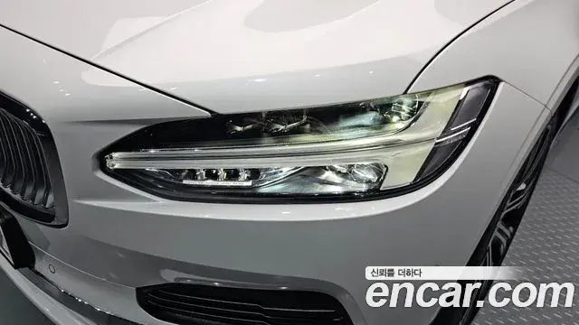 Volvo S90 2025 — ფოტო 35/37