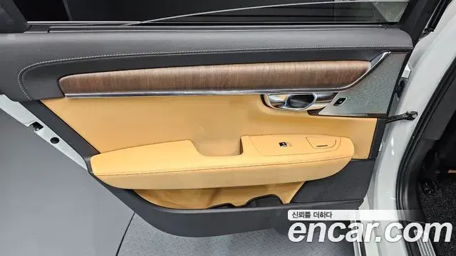 Volvo S90 2025 — ფოტო 30/37