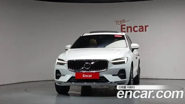 Volvo XC60 2025 — ფოტო 25/35