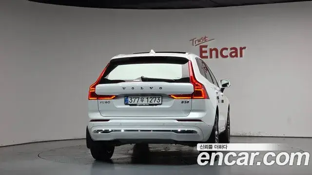 Volvo XC60 2025 — ფოტო 13/35
