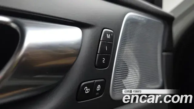 Volvo XC60 2025 — ფოტო 21/35