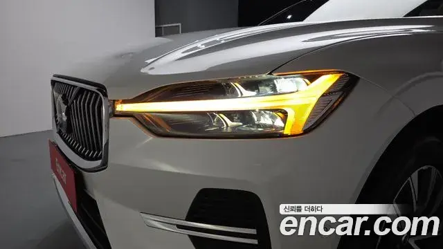 Volvo XC60 2025 — ფოტო 2/35