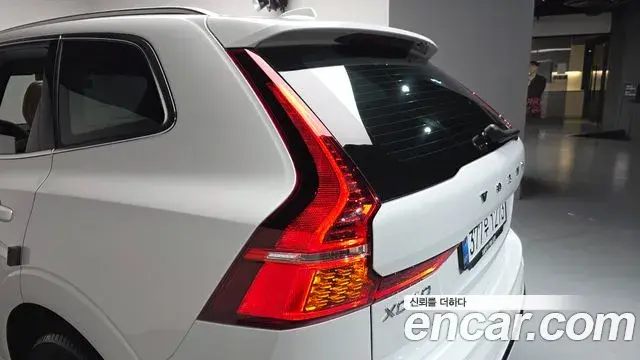 Volvo XC60 2025 — ფოტო 34/35