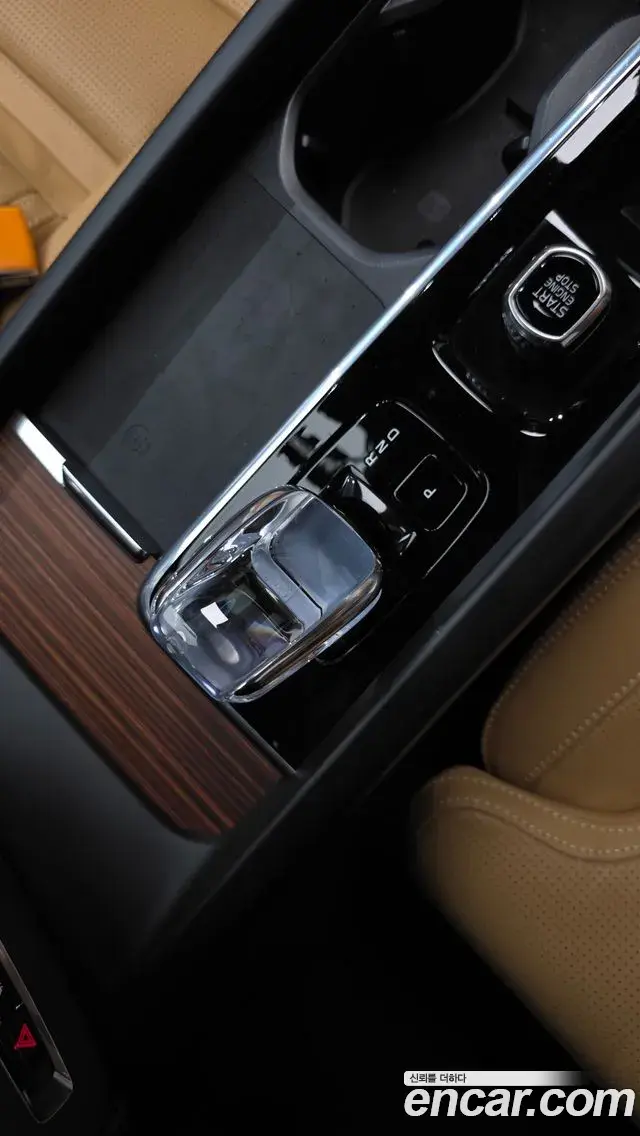 Volvo XC60 2025 — ფოტო 19/35