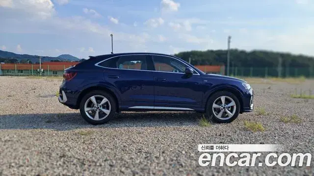 Audi Q3 2024 — Фото 6/20