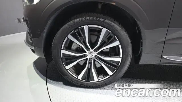 Volvo XC60 2025 — Şəkil 24/33