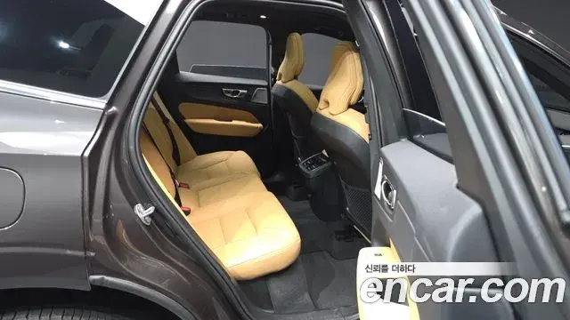 Volvo XC60 2025 — Şəkil 18/33