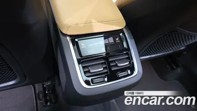 Volvo XC60 2025 — Şəkil 29/33