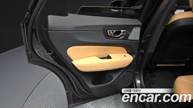 Volvo XC60 2025 — Şəkil 19/33